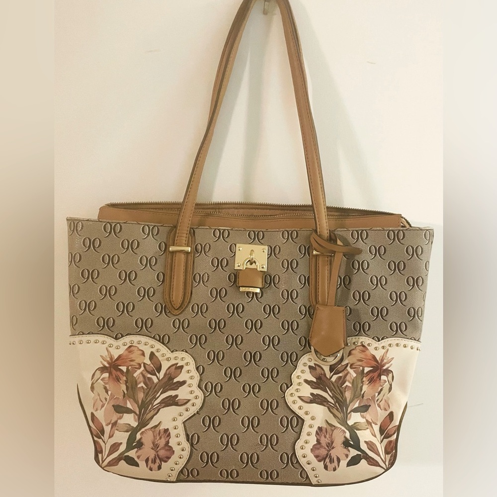 Nine West Reana Medium Tote Handbag
Khaki Milk